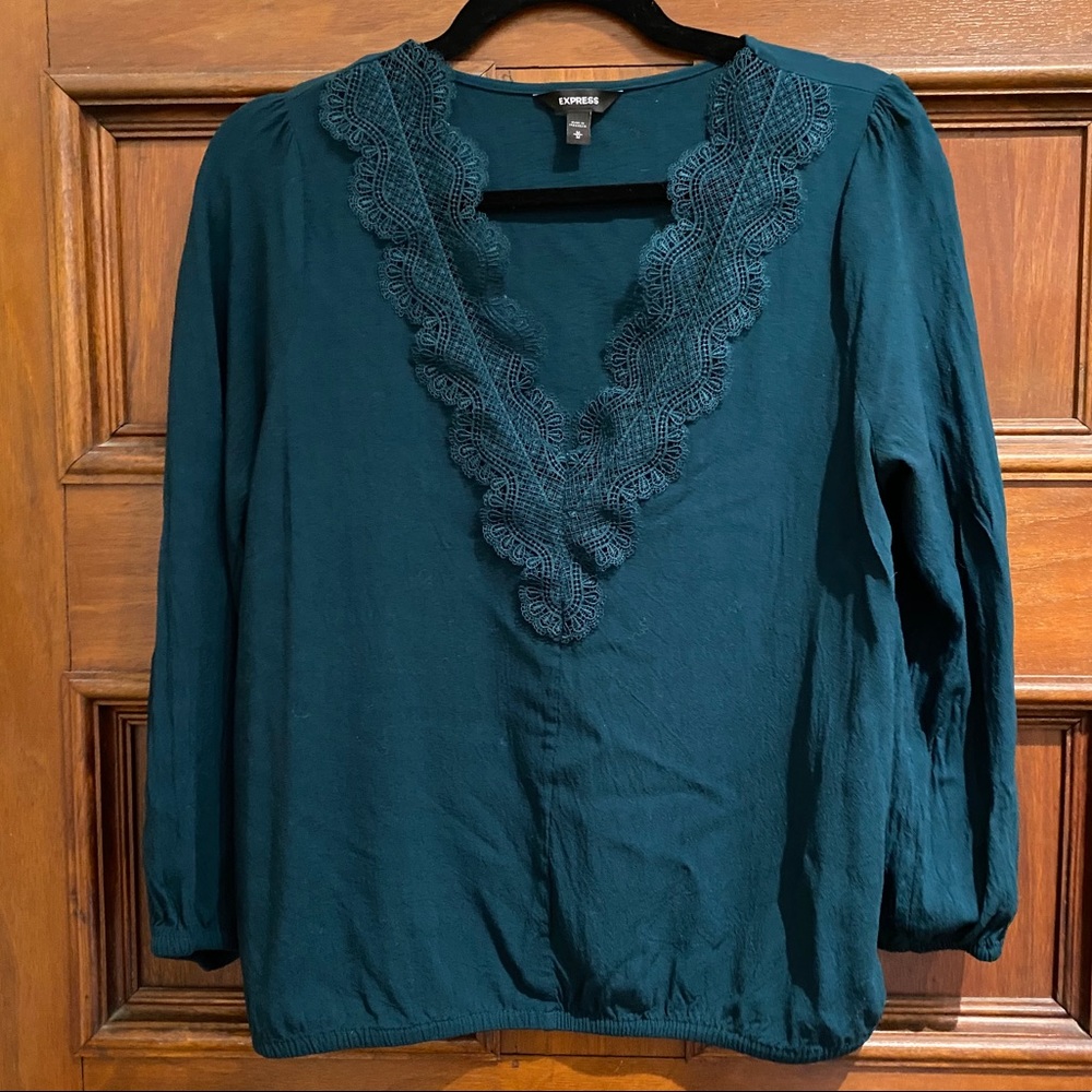 ✨ Express V neck lace banded blouse ✨